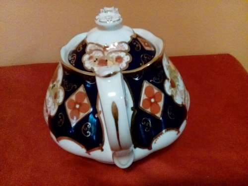 ROYAL ALBERT - 6 CUP HEIRLOOM  TEAPOT - NEW - INNER LIP 3.5cm CHIP -  SALE !!!