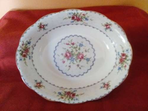 ROYAL ALBERT - PETIT POINT - OVAL BOWL - 23x19x6cm - EX CON  !!    SALE !!!