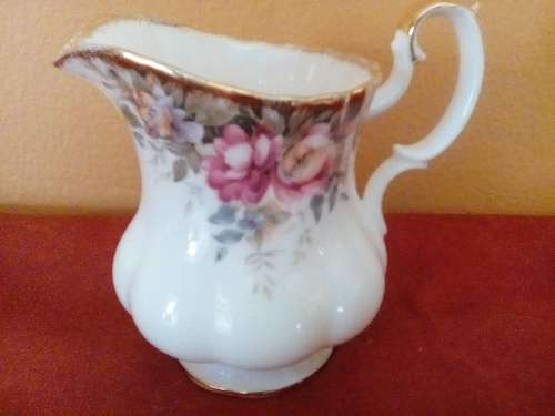 ROYAL ALBERT - MILK JUG - AUTUMN ROSES - RIM RUBBING - STILL LOVELY !!