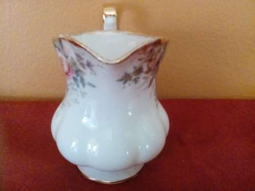 ROYAL ALBERT - MILK JUG - AUTUMN ROSES - RIM RUBBING - STILL LOVELY !!