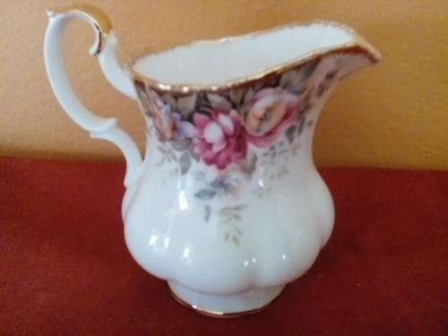 ROYAL ALBERT - MILK JUG - AUTUMN ROSES - RIM RUBBING - STILL LOVELY !!