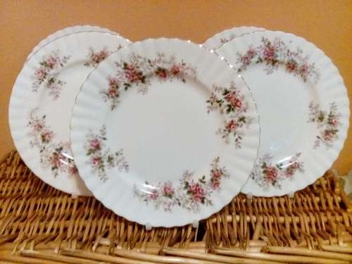 ROYAL ALBERT - Lavender Rose - 5 Salad Plates 20.5cm - Gorgeous !!     Very nice con