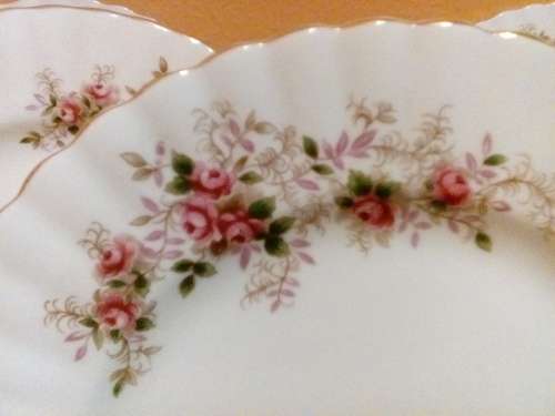 ROYAL ALBERT - Lavender Rose - 5 Salad Plates 20.5cm - Gorgeous !!     Very nice con