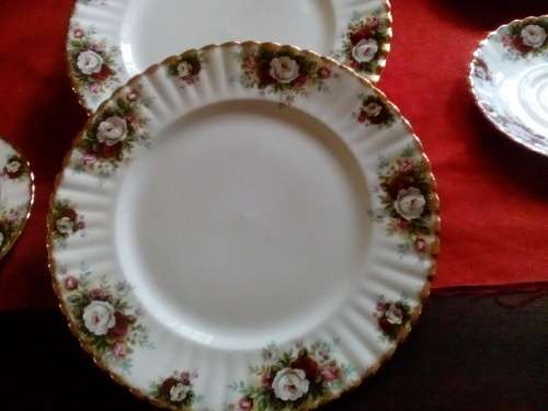 ROYAL ALBERT - CELEBRATION - DINNER PLATES - 26CM - EX CON - 2 - STUNNING