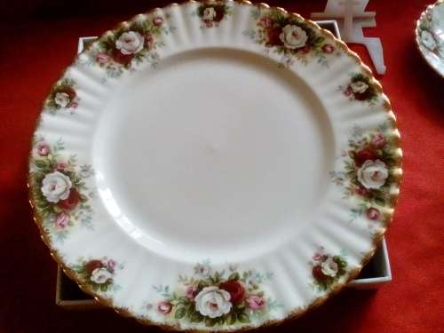 ROYAL ALBERT - CELEBRATION - DINNER PLATES - 26CM - EX CON - 2 - STUNNING