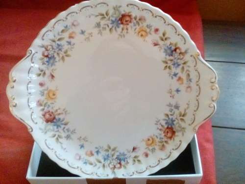 ROYAL ALBERT - JUBILEE ROSE - CAKE PLATE - 25CM - LOVELY CON - BEAUTIFUL !!!!