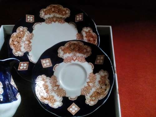 ROYAL ALBERT - HEIRLOOM IMARI - Saucer + Side Plate - Ex Con - jug + dish free - small chip !!