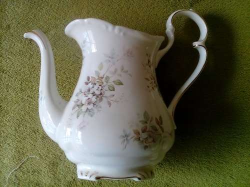 ROYAL ALBERT - Haworth - Coffee / Water Pot - Dainty Beauty - Ex Con        NO LID !!!!