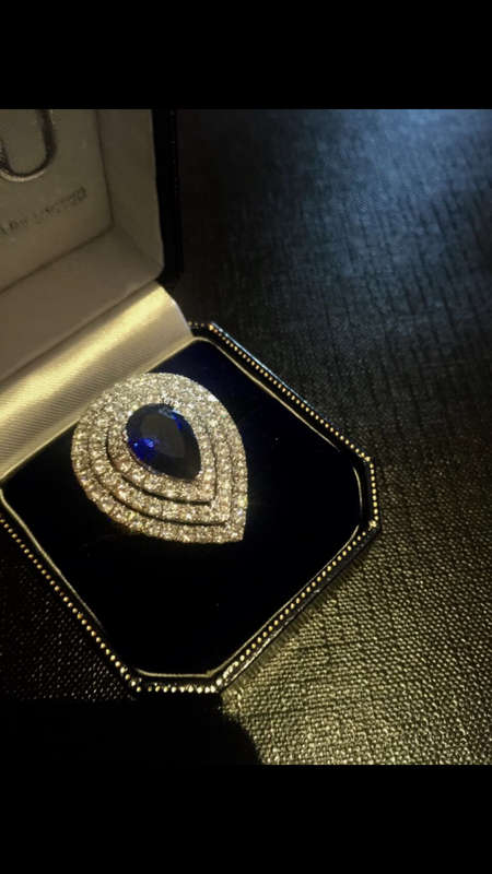 8.9 carat sapphire and diamond ring GIA certificate (Value R665000)