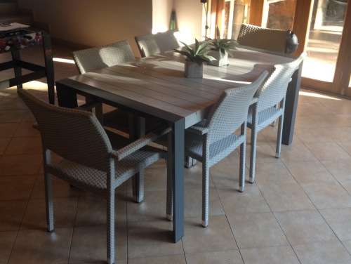 6 seater table and chairs