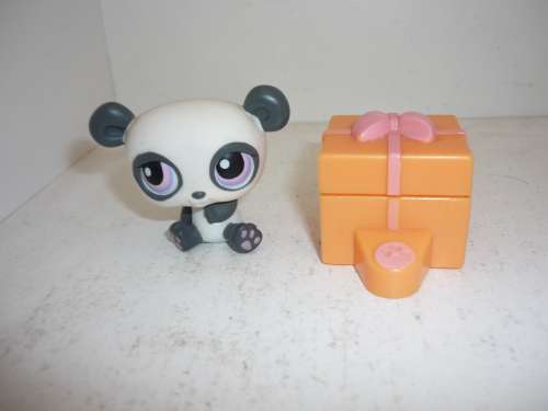 LITTLEST PET SHOP WITH ACCESSORY-OPENS BOX