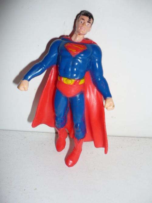 SUPERMAN FIGURINE-RUBBERISED-9CM TALL