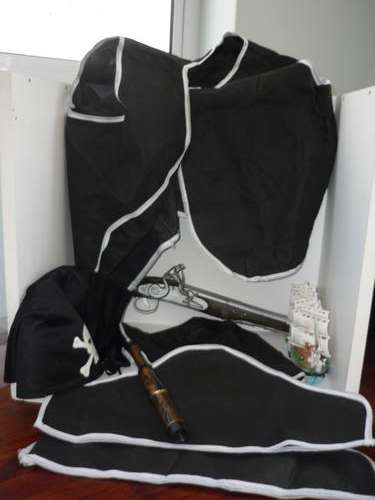 9 x PIECE COSTUME OUTFIT AND ACCESSORIES -PIRATES OF THE CARIBBEAN