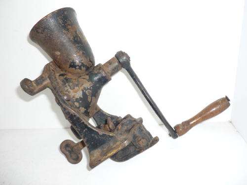 VINTAGE WALL MOUNT SPONG COFFEE GRINDER NUMBER 0-19CM TALL
