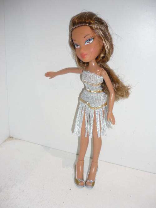 PRETTY BRATZ DOLL-GOOD CONDITION