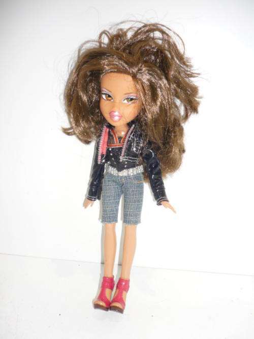 PRETTY BRATZ DOLL-GOOD CONDITION