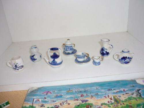 DOLLHOUSE SET-PORCELAIN-DELFT PATTERN-10 PIECE