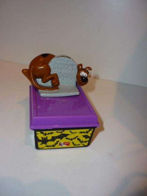SCOOBY DOO ON COFFIN-1999-POPS OPEN-SEE PIC