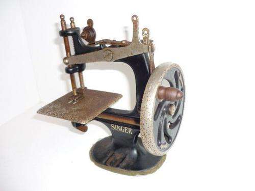 VINTAGE CHILDS SEWING MACHINE-1920'S-MADE IN USA