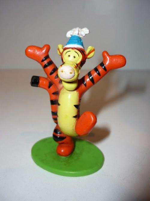 TIGGER FIGURINE-7CM TALL