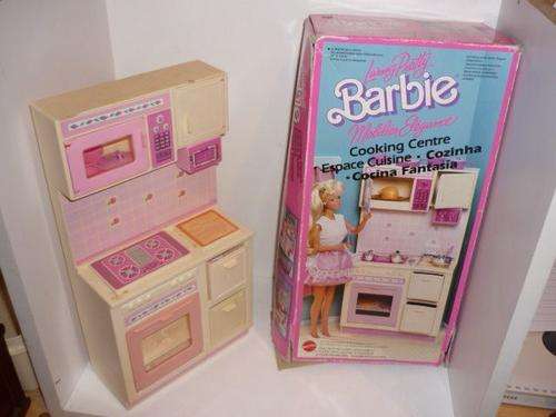 BARBIES COOKING CENTRE-WITH UTENSILS-30CM TALL