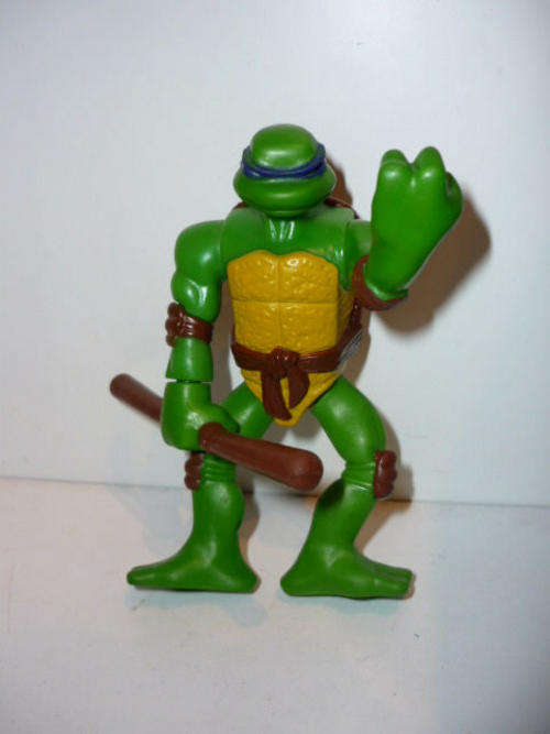 NINJA TURTLE-PUSH BUTTON ACTIVATES ARM-11CM TALL