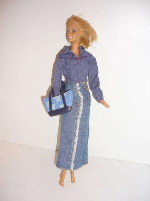 BARBIE DOLL-29CM TALL