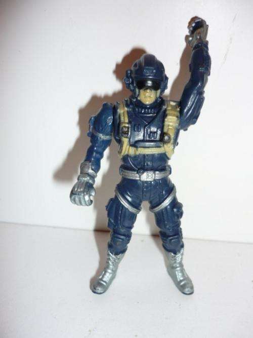 ACTION FIGURINE-8CM TALL