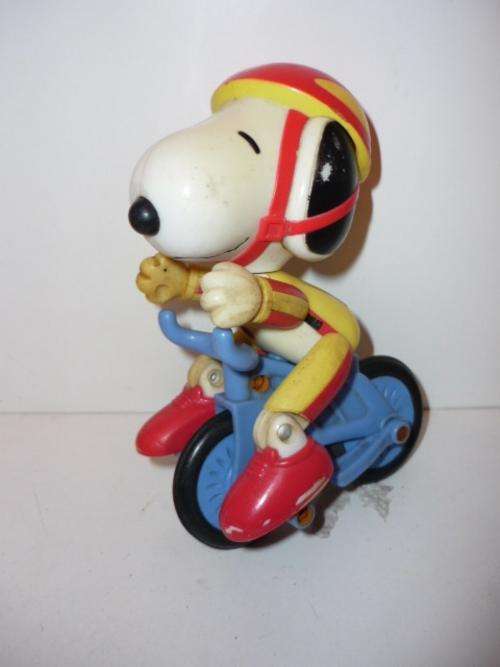 SNOOPY ON BICYCLE-13CM TALL