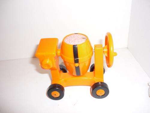 CEMENT MIXER-HASBRO-TALKS-7CM TALL