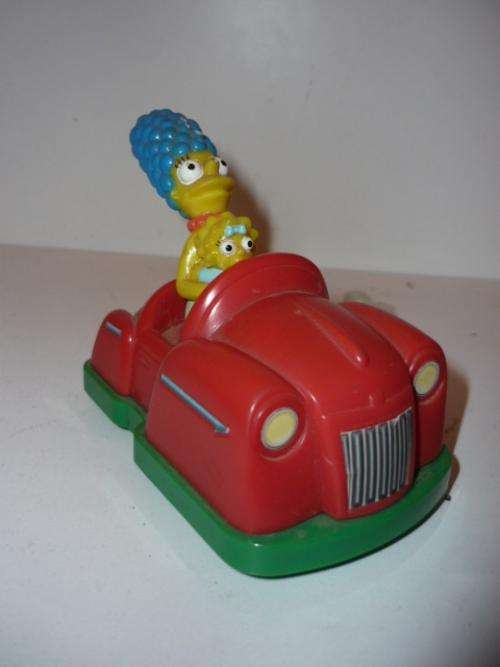 MARGE AND BABY SIMPSON VEHICLE-7CM LONG