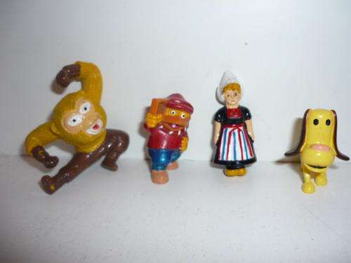 4 X TINY FIGURINES-4CM TALL