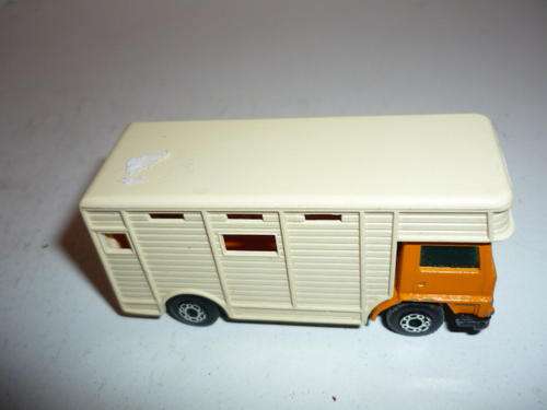 MATCHBOX-40-HORSEBOX-1977-MADE IN ENGLAND