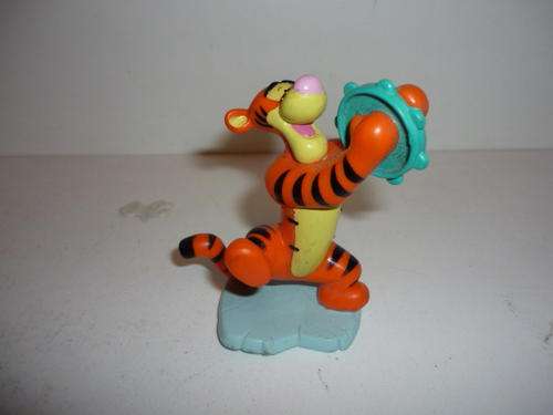TIGGER-POOH SERIES-HARD PLASTIC-2000-8CM TALL