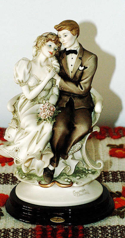 Giuseppe Armani sculpture figurine. Title Garden weding 0189C High 24 cm
