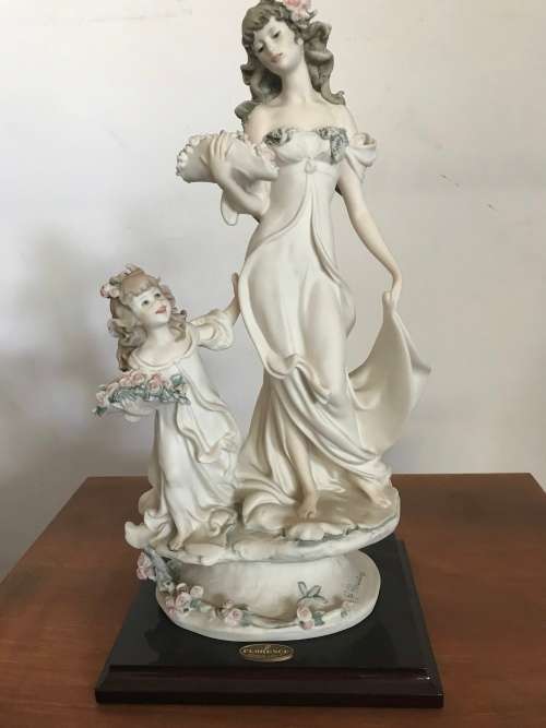 Giuseppe Armani sculpture figurine. Title Rosebud 1124P High 38 cm