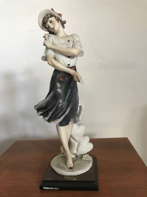 Giuseppe Armani sculpture figurine. Title In love 0382C High 43 cm