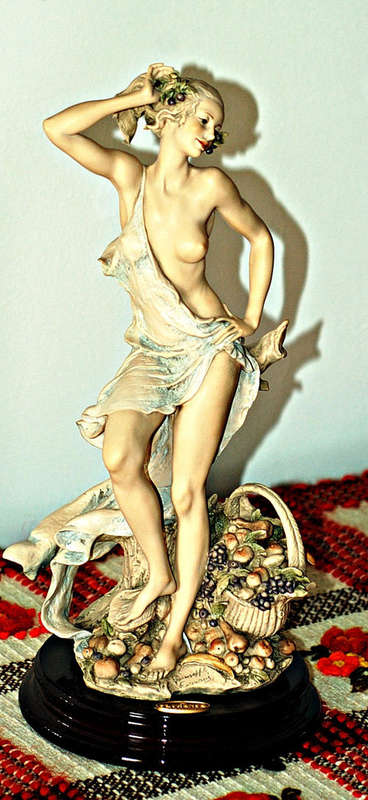 Giuseppe Armani sculpture figurine. Title Pomona_0174T High 40 cm