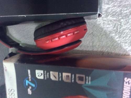 ***NEW***VOLKANO BLUETOOTH WIRELESS HEADPHONES***RED***WITH SD CARD READER*** IN BOX***
