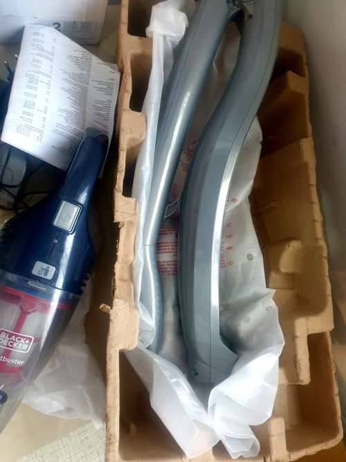 ***BLACK & DECKER 18V 2-IN-1 CORDLESS VACUUM STICK***ALL  ACCESORIES INC**RET DEMO**SLIGHTLY USED***