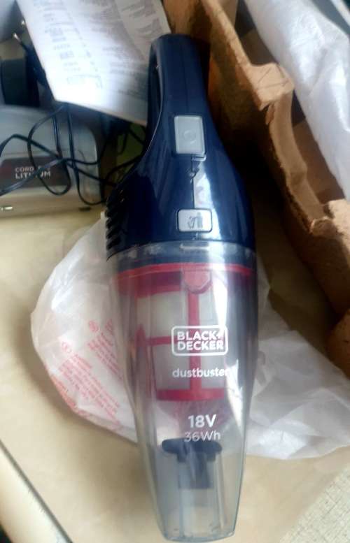 ***BLACK & DECKER 18V 2-IN-1 CORDLESS VACUUM STICK***ALL  ACCESORIES INC**RET DEMO**SLIGHTLY USED***
