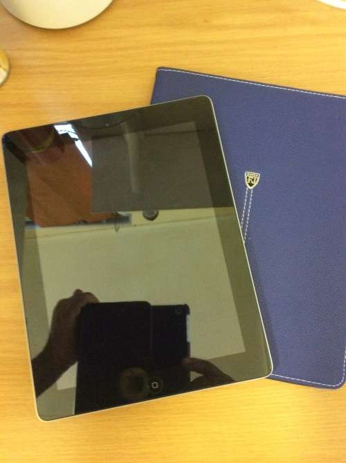 iPad 3 16GB  with Retina Display Wifi only + cover and screen protector
