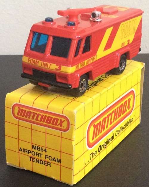 MATCHBOX PROMOTIONAL #54 AIRPORT FOAM TENDER  ! RARE RED VARIANT ! 1980 MACAU  +  Original Box !