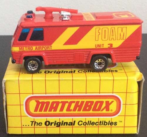 MATCHBOX PROMOTIONAL #54 AIRPORT FOAM TENDER  ! RARE RED VARIANT ! 1980 MACAU  +  Original Box !