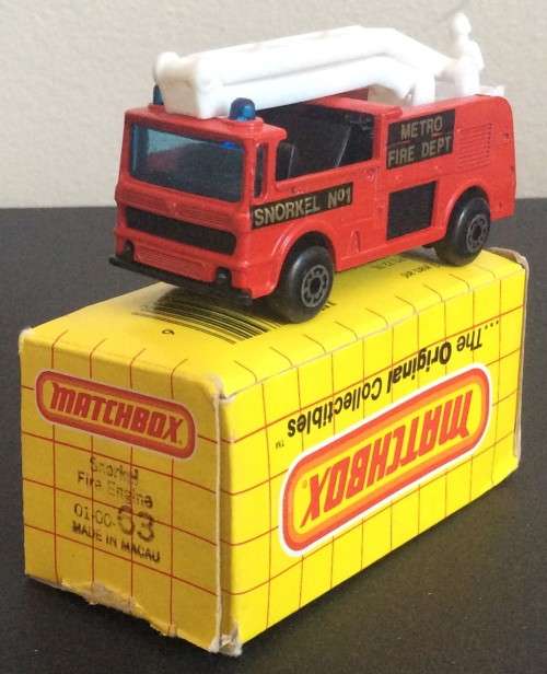 MATCHBOX MB-63 SNORKEL FIRE TRUCK RARE RED METRO FIRE DEPT. VARIANT ! MACAU 1983 + Original Box !!