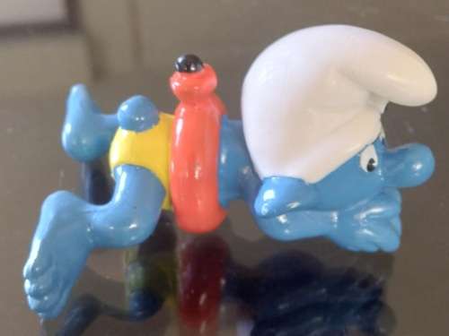 Original Vintage SWIMMER SMURF ! GERMANY ! Rare Light Red Tube, Yellow Trunks Variant!! Smurfs!