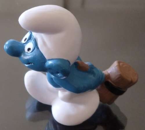 Original Vintage SLEDGEHAMMER SMURF !! GERMANY !! Darker Brown Hammer Variant ! RARE !! Smurfs!