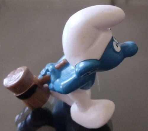 Original Vintage SLEDGEHAMMER SMURF !! GERMANY !! Darker Brown Hammer Variant ! RARE !! Smurfs!