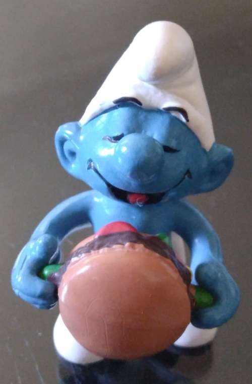 Original Vintage HAMBURGER Smurf !! Peyo 1983 HONG KONG VARIANT ! HIGH VALUE !! Smurfs! VERY RARE!!