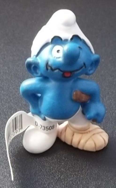 Original INJURED STUNT MAN SMURF !! HIGH VALUE !! Peyo ! MINT Condition Smurf !!